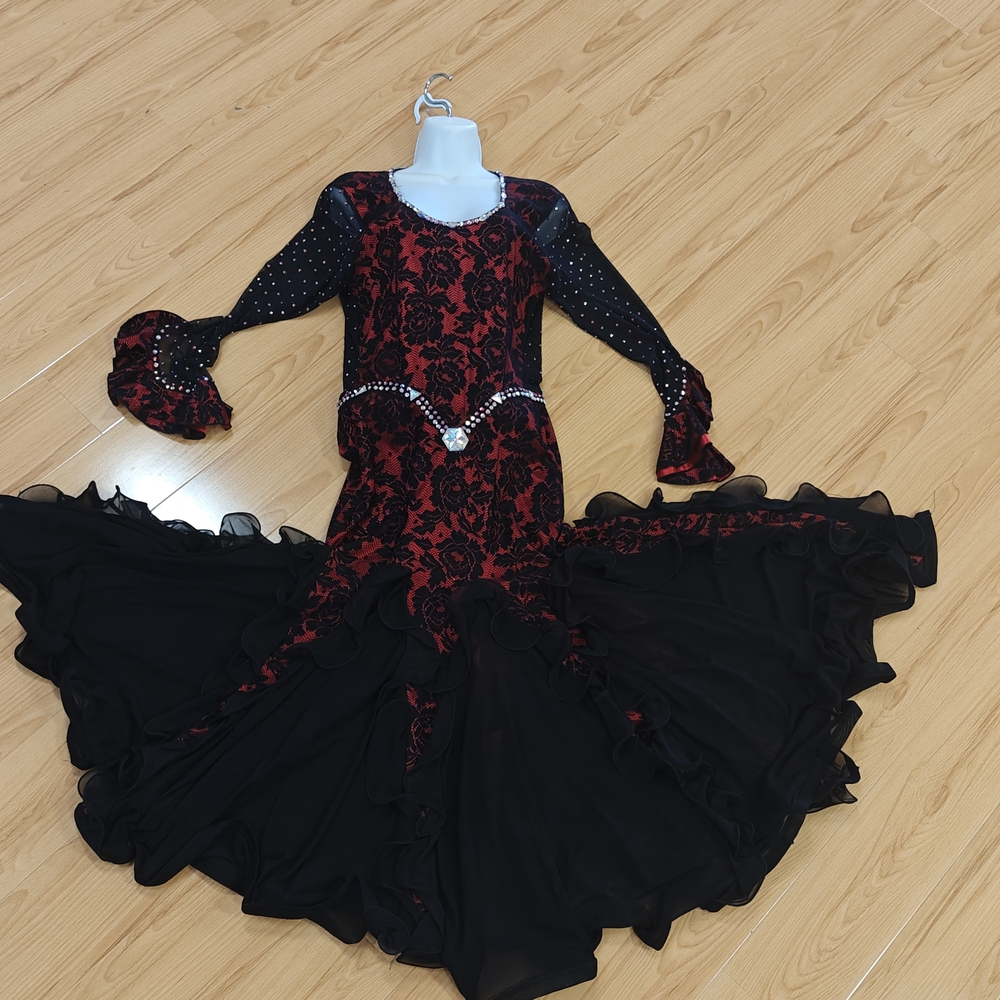 Elegant Black and Red Lace Dress